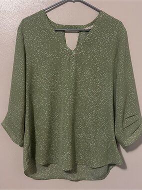 Les Serein Olive Green V-Neck 3/4-Sleeve Blouse
